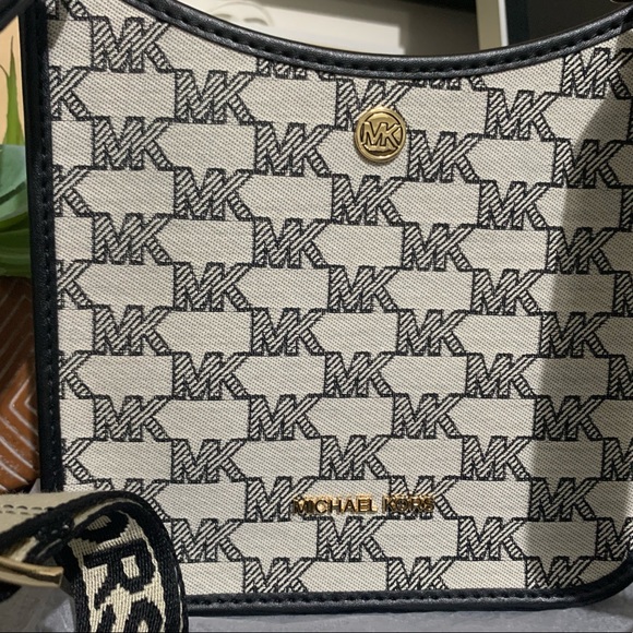 MICHAEL KORS BRILEY SMALL MESSENGER CROSSBODY BAG MK BLACK MULTI LOGO - Picture 7 of 8